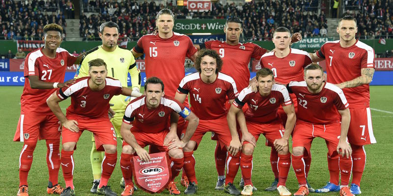 Tuyển Áo của HLV Ralf Rangnick cùng bảng đội tuyển Đức